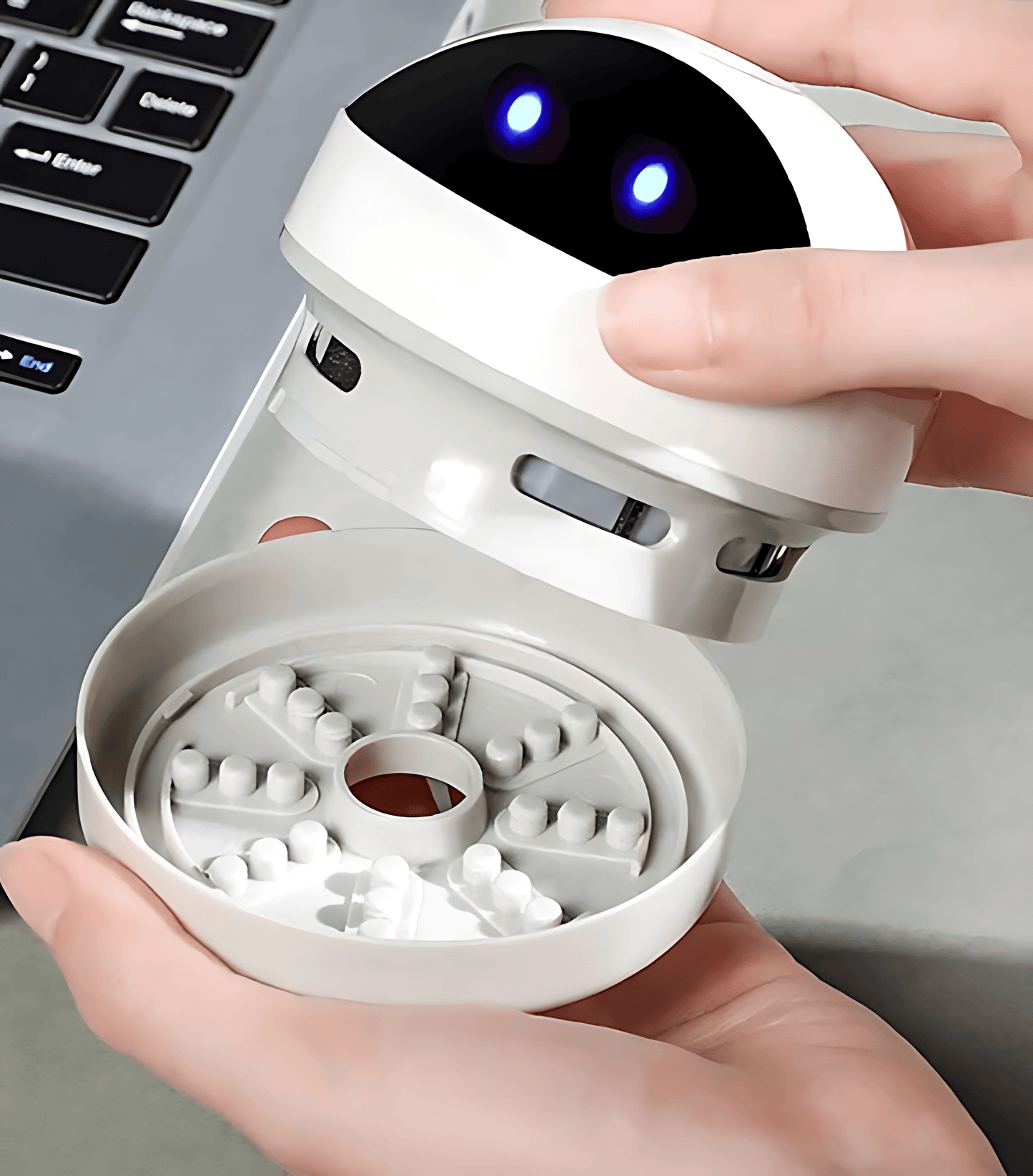 USB Desk Vacuum Cleaner - Lightweight & Portable for Easy Cleaning