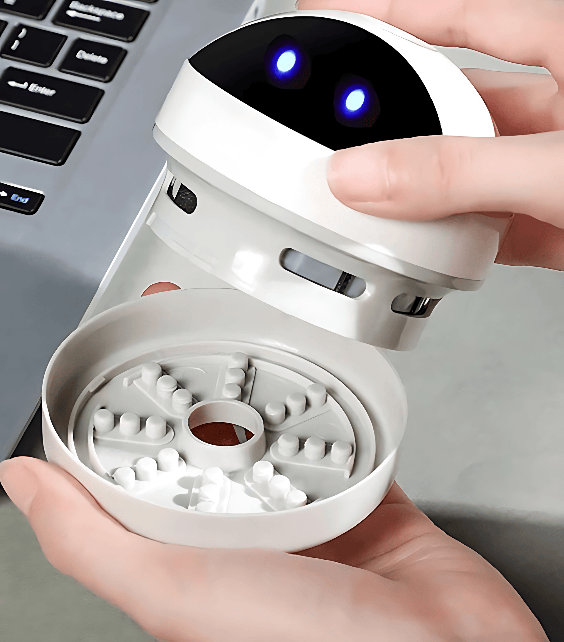 USB Desk Vacuum Cleaner - Lightweight & Portable for Easy Cleaning